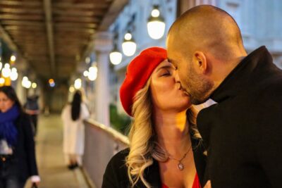 Paris: Romantic Photoshoot for Couples - Meeting at 8 Port de Suffren: how the session really starts