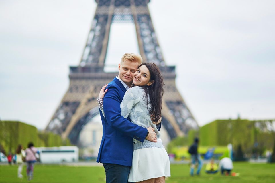 Paris: Romantic Photoshoot for Couples - Price value: $150 for a private group of up to 4