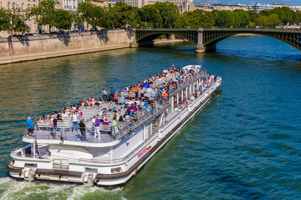 Paris : Scenic Cruise on the Seine River with Champagne - A 1h10 Seine Cruise with Champagne That Actually Fits Real Schedules