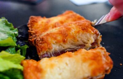 Paris: Secret Food of Le Marais Walking and Tasting Tour - Viennoiserie and Croissant Stories: The Pastry Stop Sets the Tone