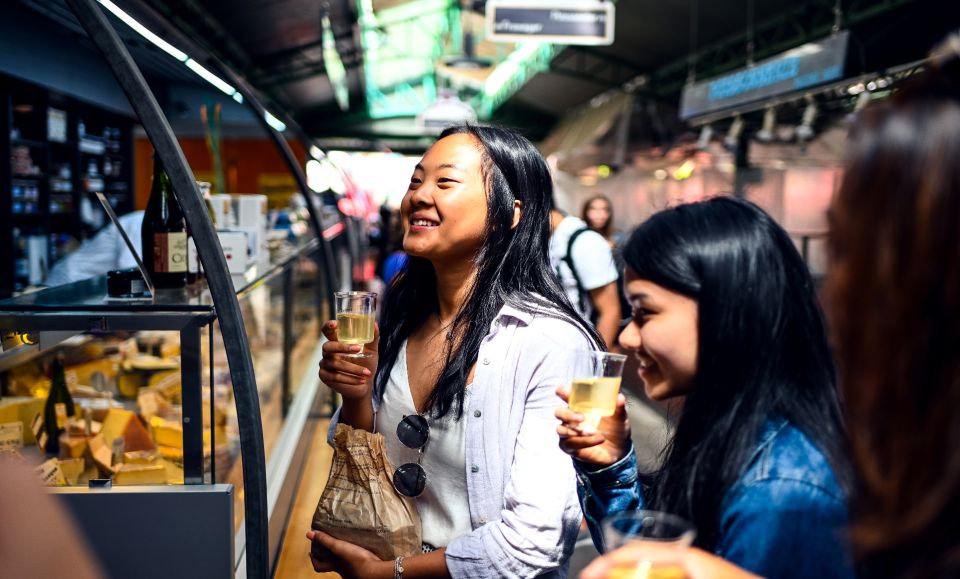 Paris: Secret Food of Le Marais Walking and Tasting Tour - Strolling the Marais Maze: Hôtels Particuliers and Medieval Streets