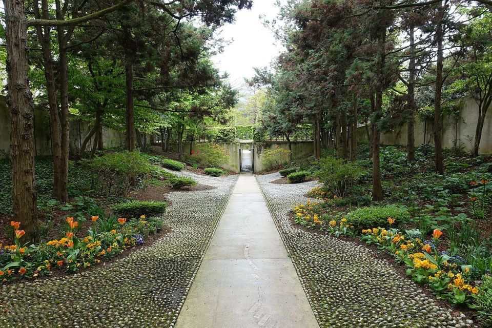 Paris Secret Gardens 1.30 hour long Walking Tour - Key things to know before you go