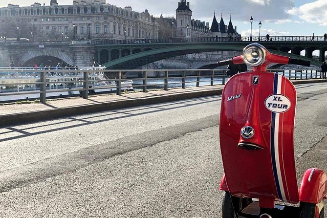 Paris - Segway Tour 120 min - Photos, helmets, and that patient-guide effect