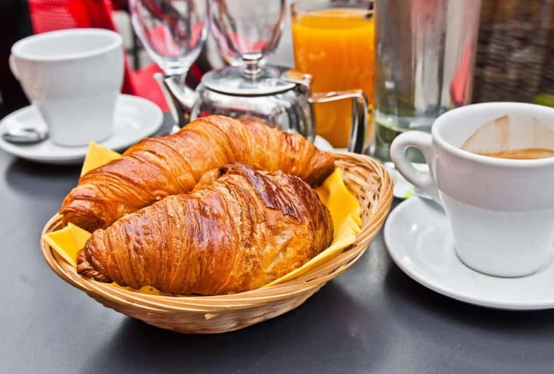 Paris: Seine Cruise with French breakfast near the boats - Breakfast at the Foot of the Eiffel Tower: Quick Fuel for Your Cruise