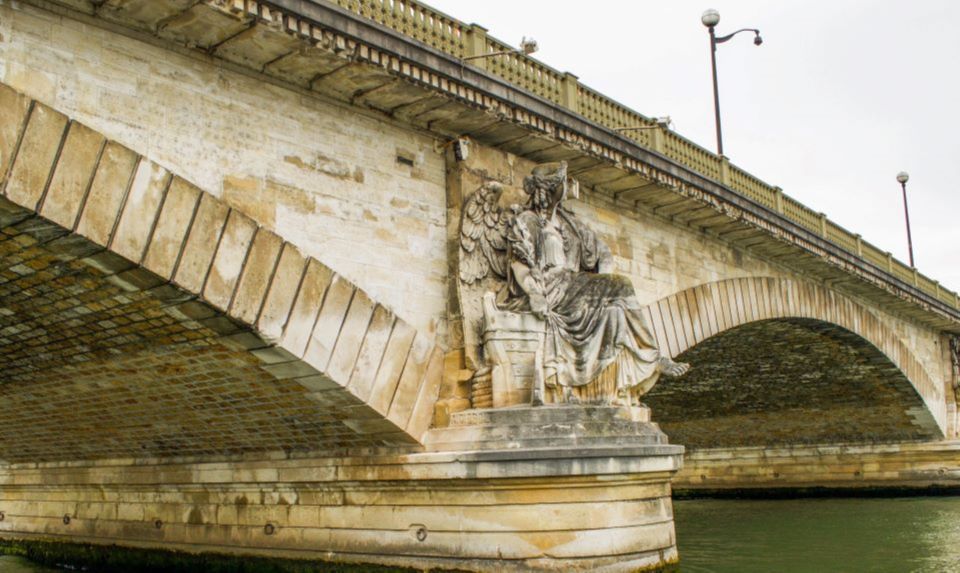 Paris: Seine Cruise with Snack/Optional Eiffel Tower Ticket - Price and value: why this can be a smart buy at $29