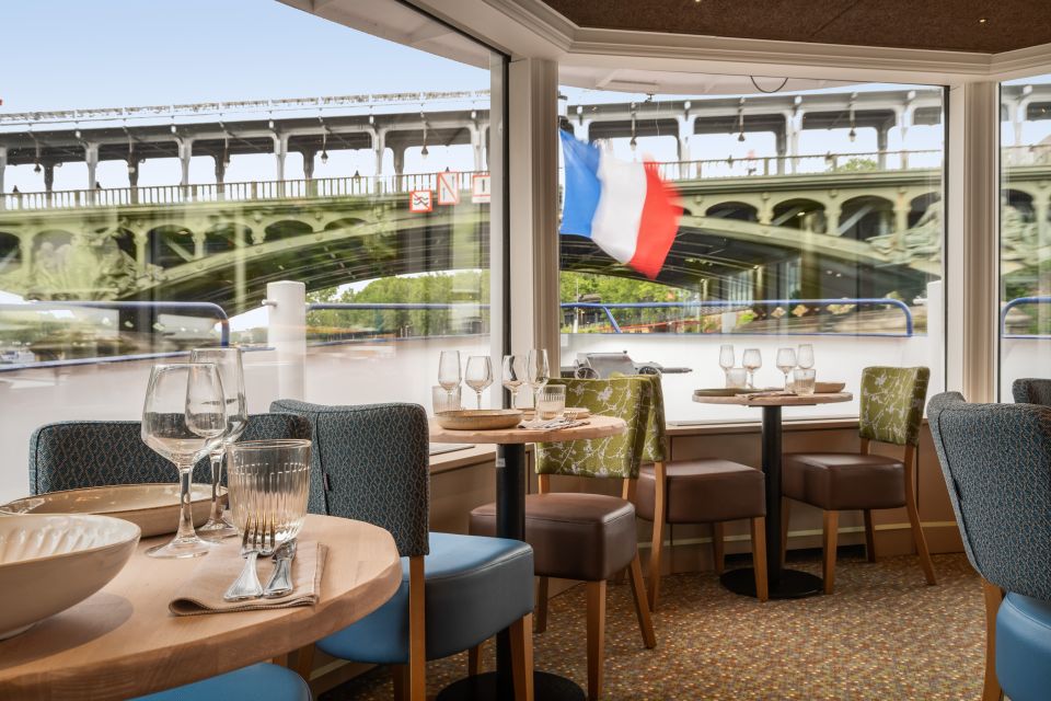 Paris: Seine River Cruise & Brunch - Upper Deck vs Air-Conditioned Lounge: Pick Your Photo Strategy