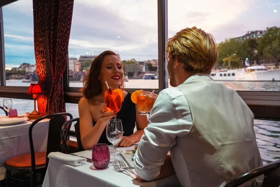 Paris: Seine River Cruise with 3-Course Dinner & Live Music - The route: from the Louvre area to Notre-Dame, Île de la Cité, and the Eiffel Tower
