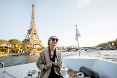 Paris: Seine River Cruise with a Live Guide - Where you board near the Eiffel Tower and how to find the right dock