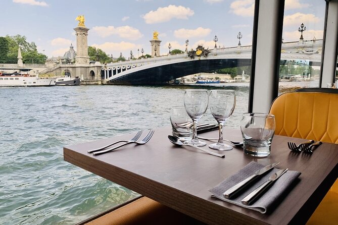 Paris Seine River dinner cruise from Alexandre III bridge - Key takeaways before you go