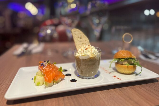 Paris Seine River dinner cruise from Alexandre III bridge - The dinner: what’s included, what’s fixed, and how to avoid surprises