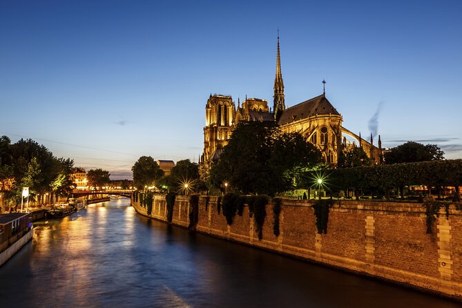 Paris Seine River Dinner Cruise with Champagne and Window Seating - What You’ll See: Musée d’Orsay to the Eiffel Tower Sparkle