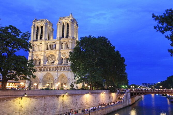 Paris Seine River Dinner Cruise with Champagne and Window Seating - Early vs Late Departure: How to Pick the Right Slot