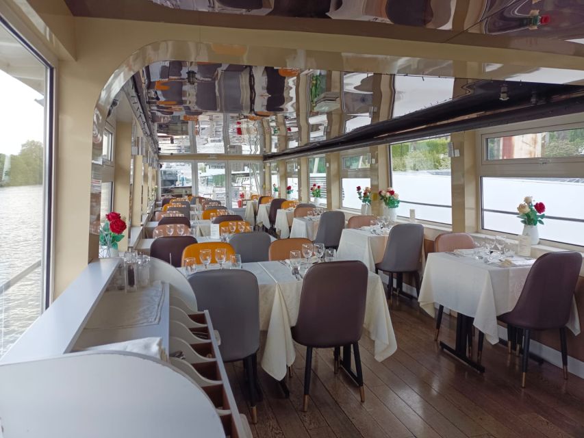 Paris : Seine River Lunch cruise from Eiffel Tower - What you eat onboard: 3 courses with foie gras and a seafood platter