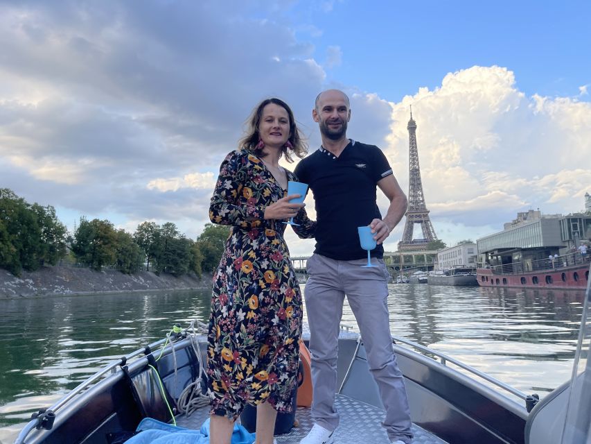 Paris: Seine River Private Cruise - The Seine route: Statue of Liberty to Eiffel Tower to the famous bridge set
