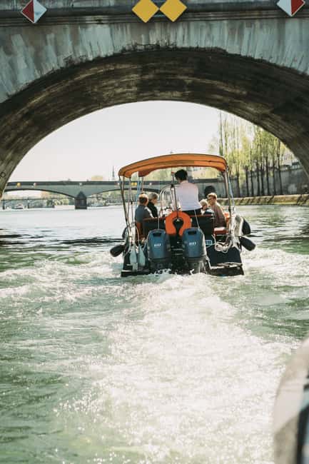 Paris: Seine River Private Cruise - Pont Neuf to Notre-Dame: the Île de la Cité and cathedral views