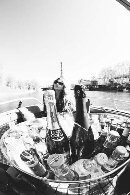 Paris: Seine River Private Cruise - Choosing the right boat size: up to 5 vs. the larger 6+ option