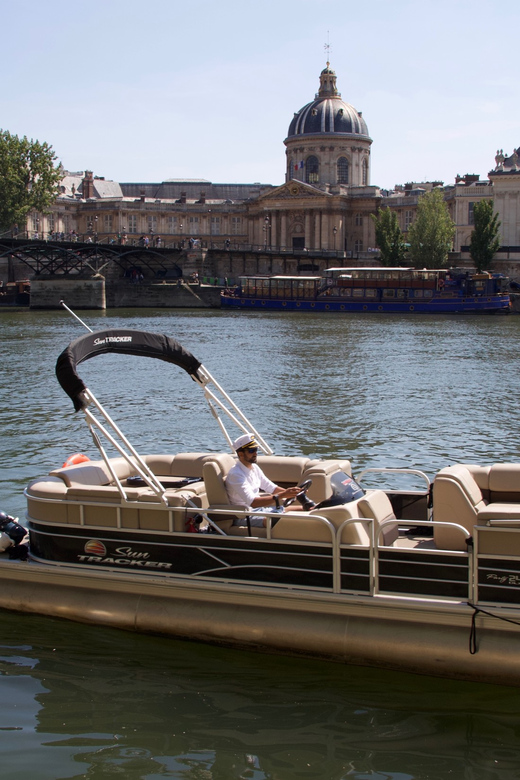 Paris: Seine River Private Guided Pontoon Boat Cruise - Two hours of Paris landmarks, seen from the Seine