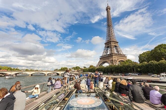 Paris Seine River Sightseeing Cruise Tour - Audio guide reality: 14 languages, smartphone use, and when sound is tricky