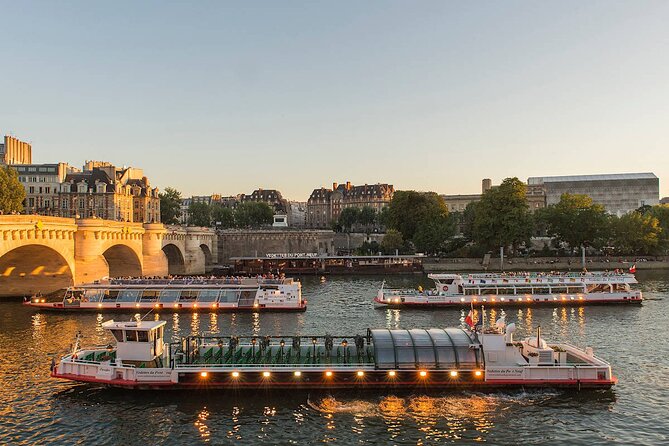 Paris: Seine River Sightseeing Sunset Cruise with Champagne - Eiffel Tower sparkle: how to time the big moment
