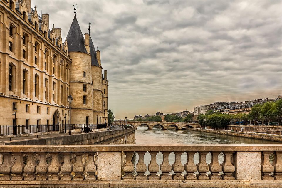 Paris: Seine River Walking Tour with Optional Musée d'Orsay - Timing and pacing: how long the walk feels