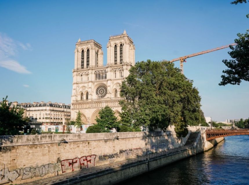 Paris Semi Private Walking Tour: Louvre, Eiffel Tower & Boat - Meeting at Abbesses and getting your bearings in Montmartre