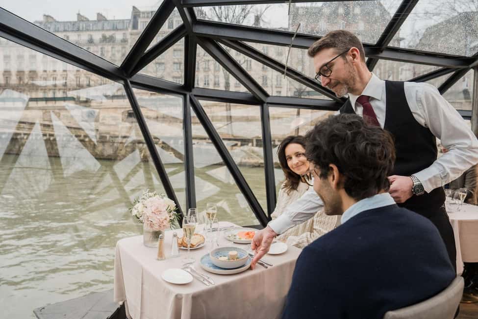 Paris: Sightseeing Cruise on the Seine with 3-Course Lunch - Lunch on the move: how the 3-course meal works