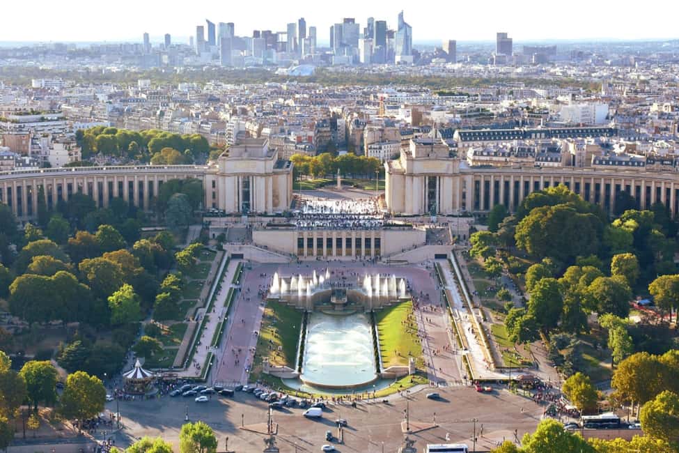 Paris: Skip-the-Line Eiffel Tower and Trocadero Gardens Tour - Trocadéro Gardens: Warsaw Fountains, sculptures, and a better first photo