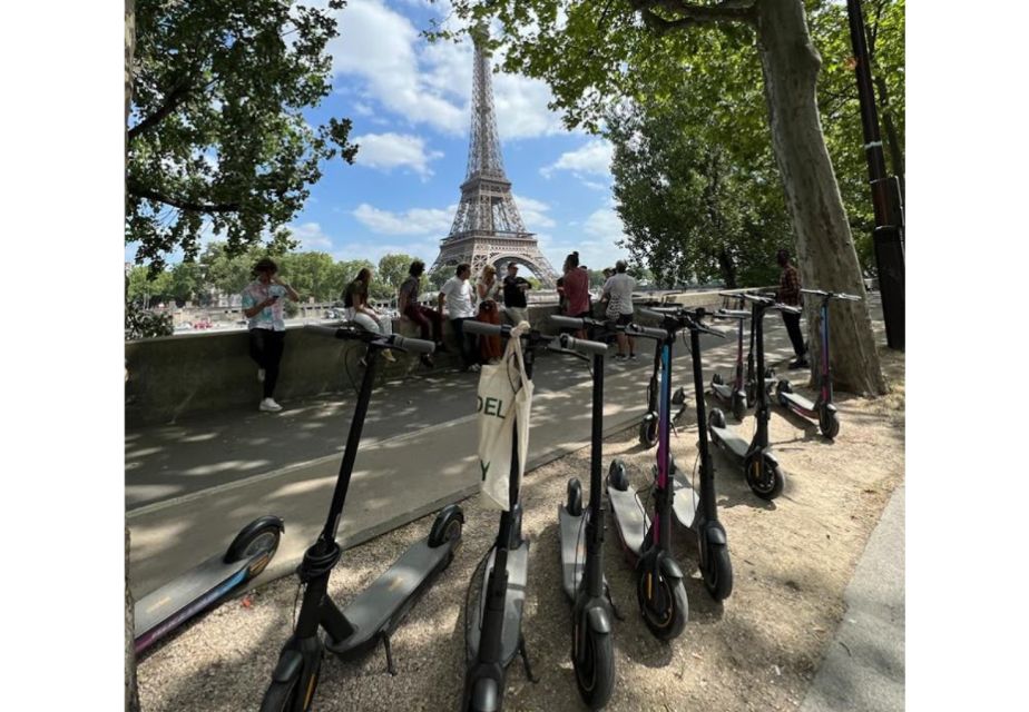 Paris: Small-Group E-Scooter Tour with a Local Guide - Pont des Arts to the Louvre courtyard: getting that Paris-river intro