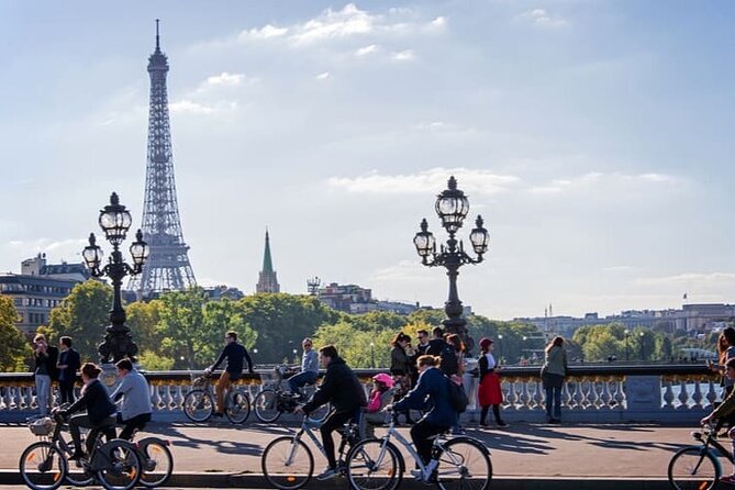 Paris Small Group Guided Bike Tour of Must-See Sights - Notre-Dame de Paris: a quick history lesson without the waiting