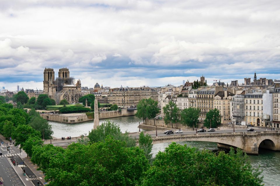 Paris: Ste-Chapelle, Conciergerie, Notre Dame Private Tour - Notre-Dame exterior photo stop: iconic views, but plan for no interior entry