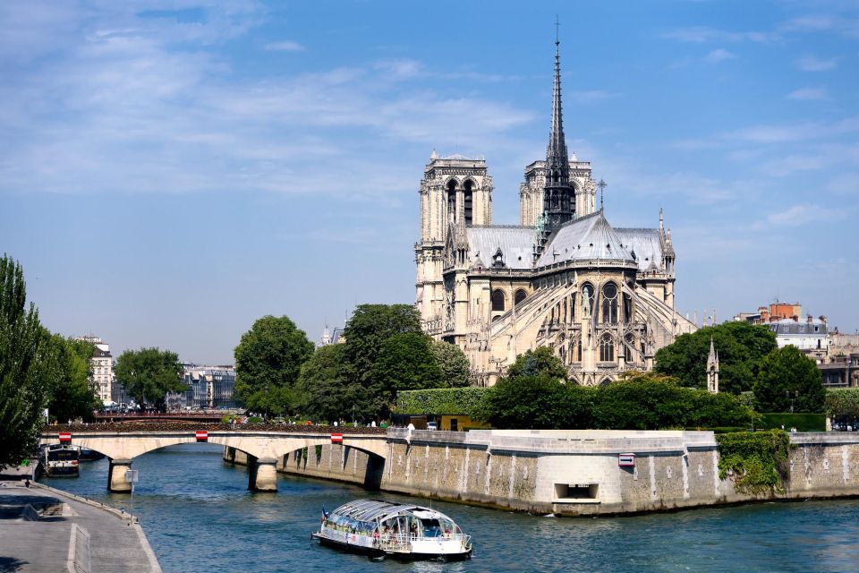Paris: Ste-Chapelle, Conciergerie, Notre Dame Private Tour - Île de la Cité guided walk: the island makes the landmarks make sense