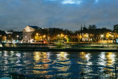 Paris: Sunrise Running and Sightseeing Group Tour - Meeting at Place Saint-Michel and what to bring (so you’re not stressed)