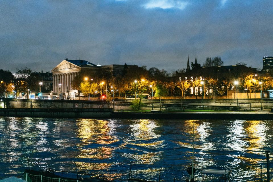 Paris: Sunrise Running and Sightseeing Group Tour - Meeting at Place Saint-Michel and what to bring (so you’re not stressed)