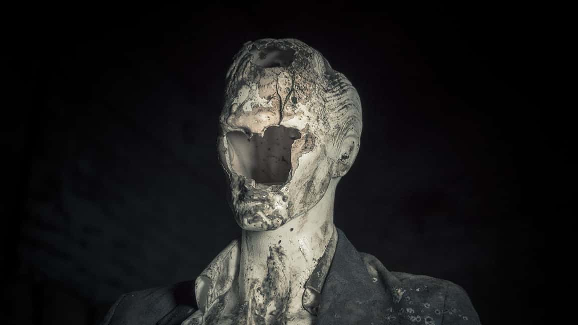 Paris: "The Live Thriller" Hunt down a Serial Killer - The story setup: 9 missing persons and corpses replaced by mannequins