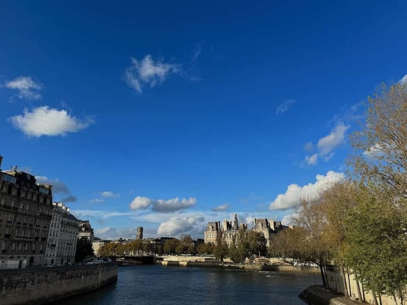 Paris: The vibrant city center and Le Marais - Middle Ages to flamboyant Gothic: what the guide teaches you to notice