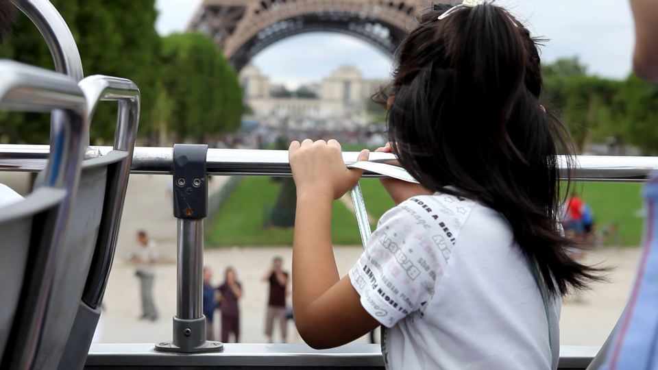 Paris: Tootbus Kids Bus Tour Experience - Arc de Triomphe to Trocadéro Gardens: setting up the Eiffel Tower view