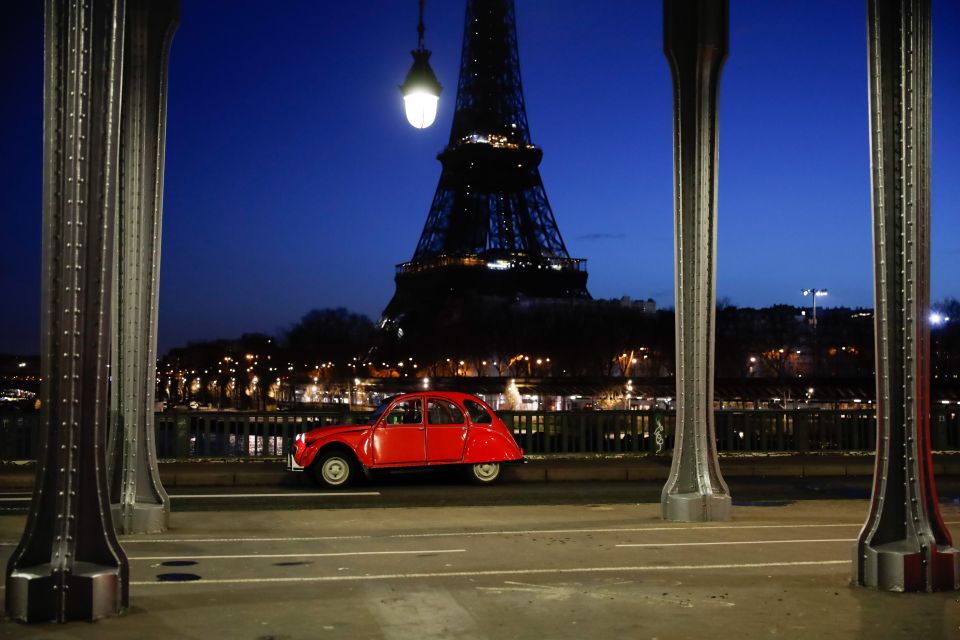 Paris :Tour 2CV Paris Secret - Place du Tertre and Sacré-Cœur Views: Best Short Walks, Best Angles