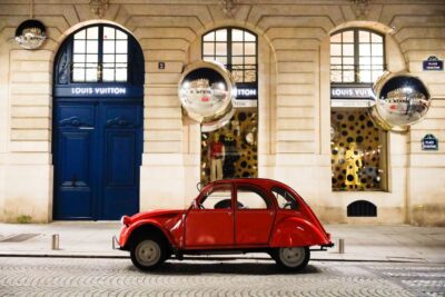 Paris :Tour 2CV Paris Secret - Montmartre’s Village Mindset: Vineyards, Artists, and Dalida Square