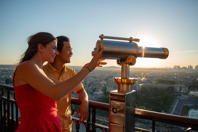 Paris Tour with Lunch at the Eiffel Tower and Seine River Cruise - The Paris coach tour with 10-language audio: what you gain, what you might miss