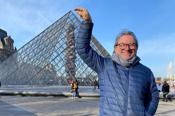 Paris Treasure Hunt – Explore the Seine from Louvre to Eiffel - Les Invalides and le Grand Palais: history without the lecture