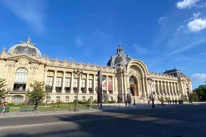 Paris Treasure Hunt – Explore the Seine from Louvre to Eiffel - What you actually get: booklet, riddles, map, and cultural notes