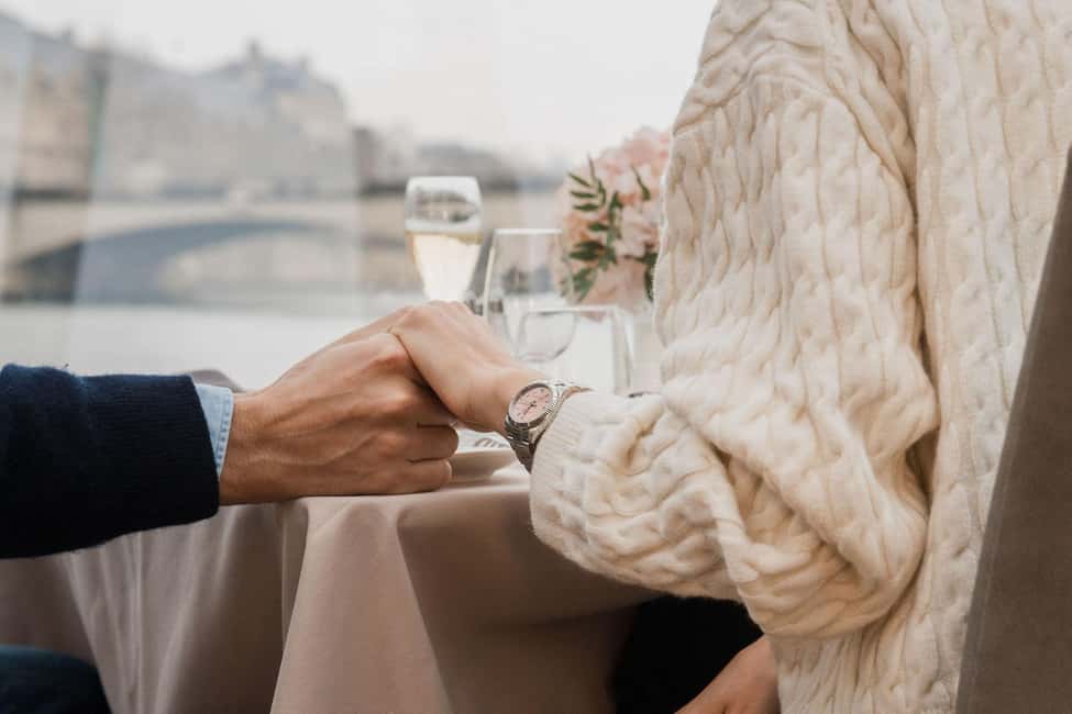 Paris : Valentine's Day Diner Cruise on the Seine river - The Dinner and Drinks: What the Included Meal Really Adds