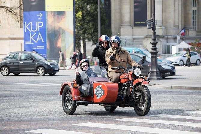 Paris Vintage Sidecar Tour – Emily in Paris highlights - The sidecar ride setup: seating, switching, and how to hold on