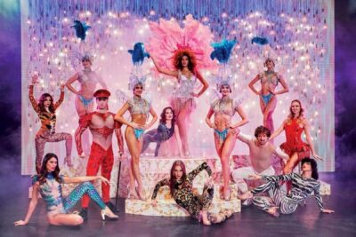 Paris: VIP Dinner and Cabaret Show at Paradis Latin - The VIP dinner flow: a guided rhythm before the curtain rises