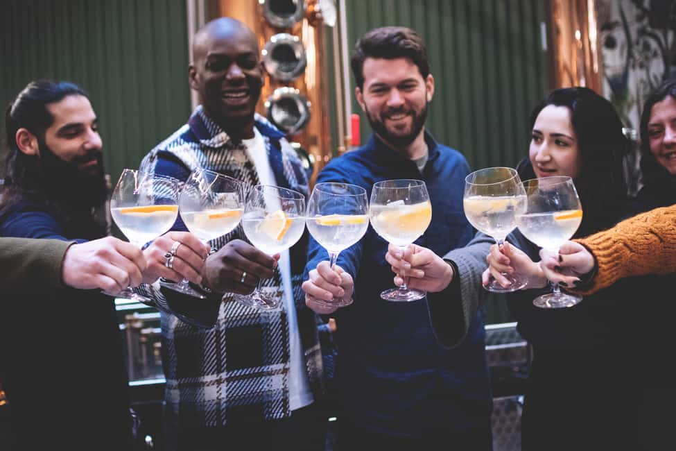Paris Visit and gin tasting in English - Entering a craft distillery in Paris 1st: what the setting really means