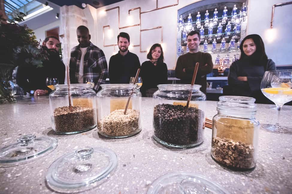 Paris Visit and gin tasting in English - Distillation and botanicals: turning smells into flavors