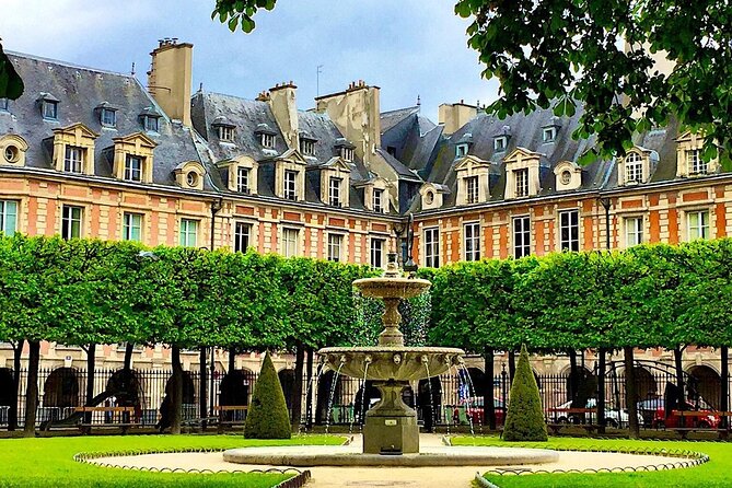 Paris Walking Tour , Historical Sites . - A Three-Hour Jump From Saint-Sulpice to Place des Vosges