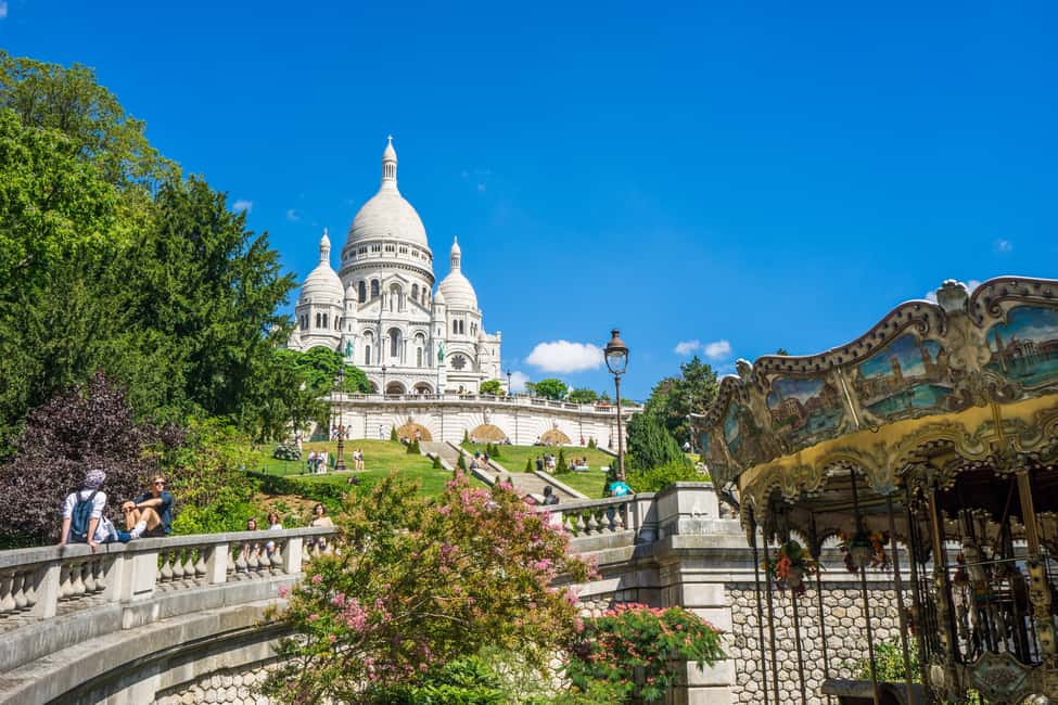 Paris: Walking Tour of Montmartre - Moulin Rouge photo stop: the legend with context