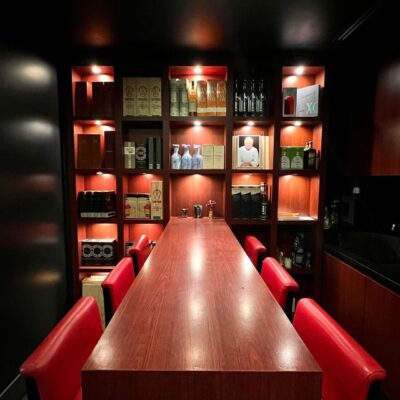 Paris : Wine tasting at the cellar of Joël Robuchon - The food pairing and dietary options: Practical and inclusive