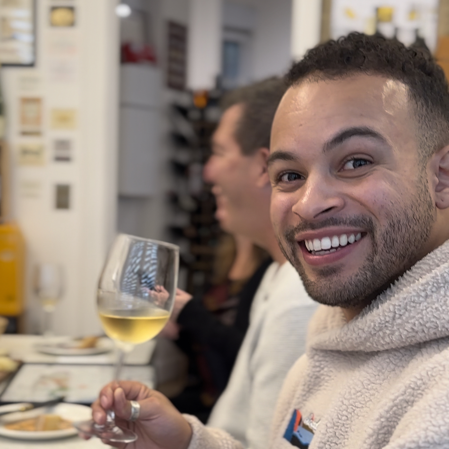 Paris: Wine Tasting Experience with 6 Wines and Cheese Board - Paris Wine Co boutique: the setting that makes wine feel easy